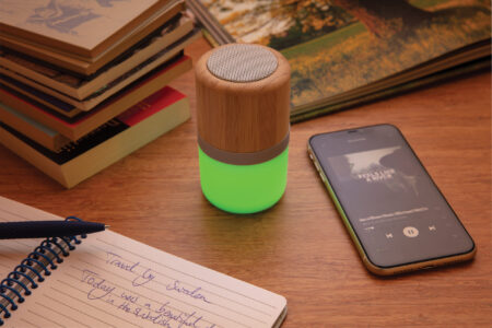 Altavoz Bambú con luz cambiante 3W